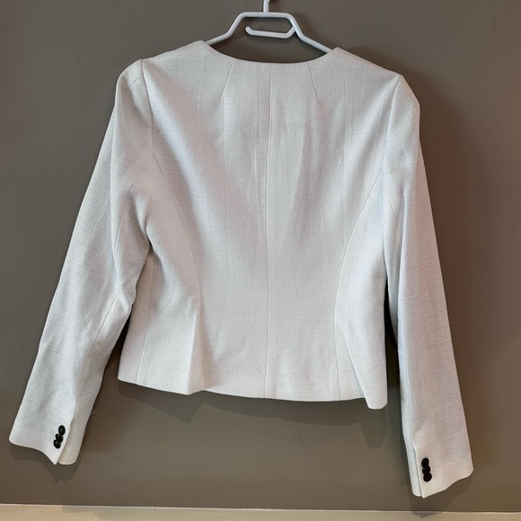(#J04) Banana Republic white blazer - Picture 3 of 10